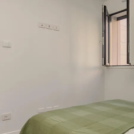 In Financial District 4 Pax Apartament Mediolan